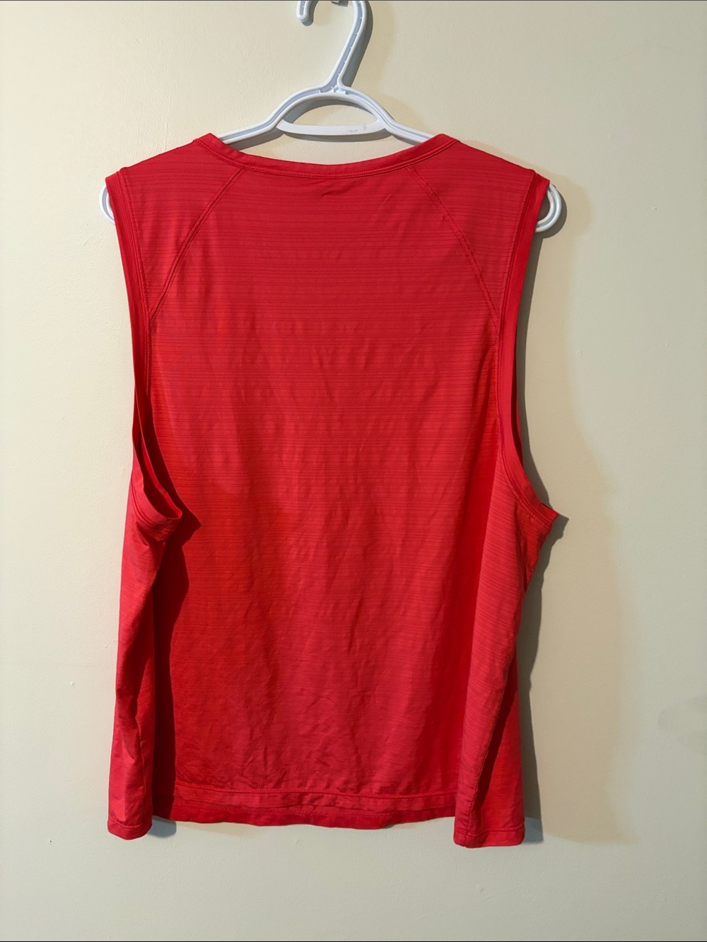 Fabletics Red Sleeveless Performance Tank - Picture 3 of 3